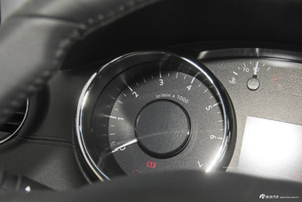 2016款标致3008 1.6THP自动潮流版