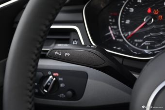 2017款奥迪A4L Plus 2.0T自动40TFSI进取型