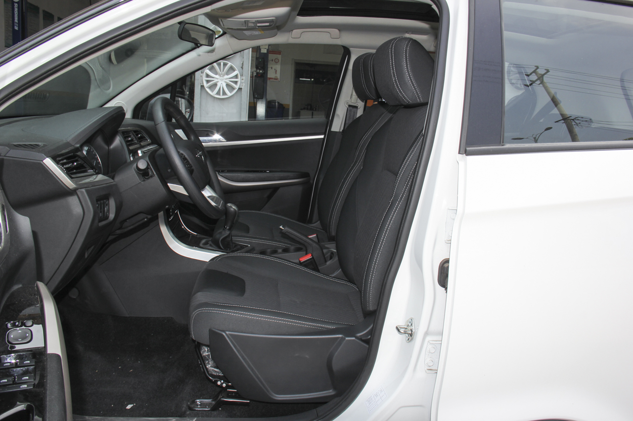 2018款海马S5青春版 1.6L手动豪华定制版