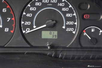 2017款特顺2.4L手动商务型短轴中顶11/12座4G69S4N