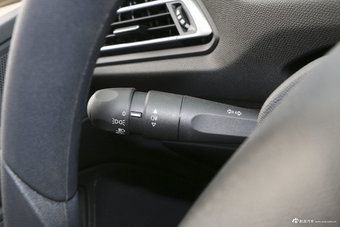 2018款标致308 1.6L自动时尚版