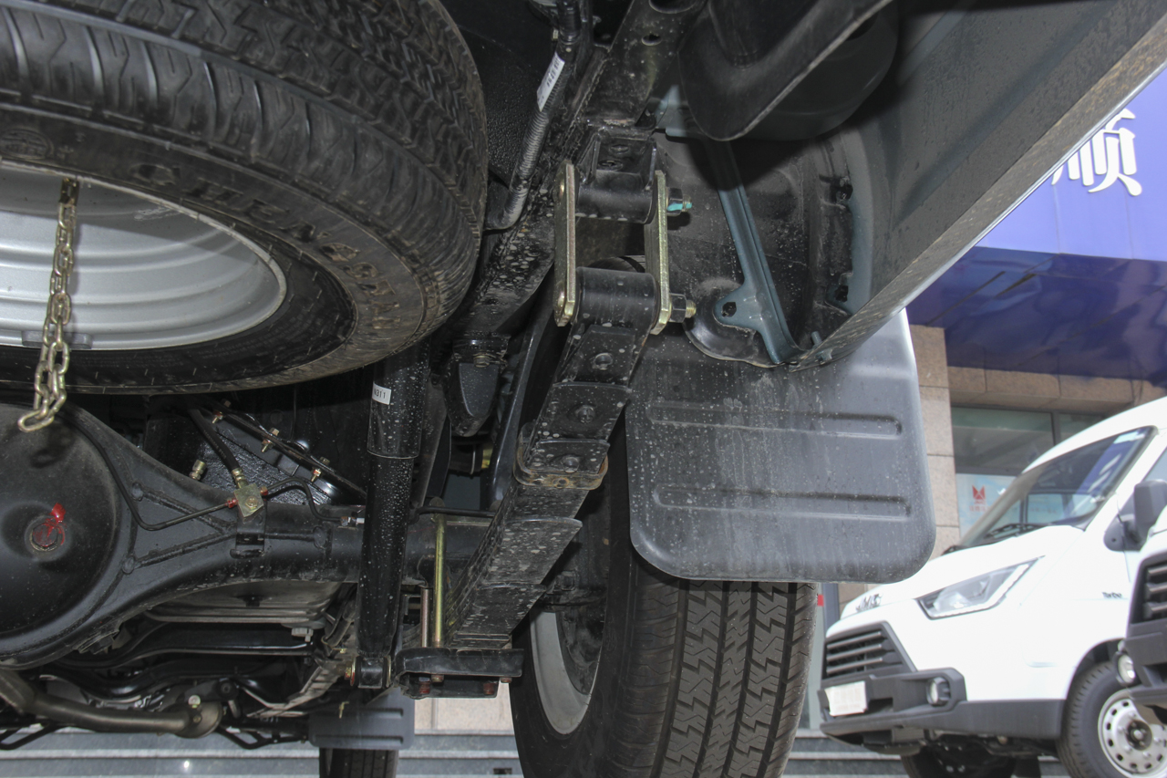 2018款宝典2.9T手动新超值柴油两驱豪华型标准货箱JX4D30B5L