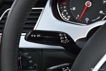 2017款奥迪A8L 45 TFSI quattro领先精英版