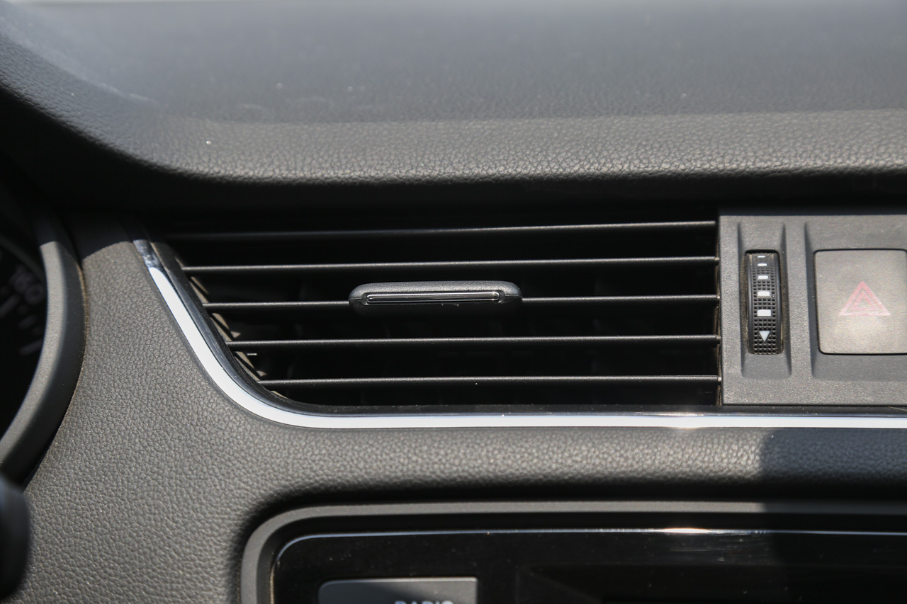 2016款明锐 1.6L手动智行版 流光金