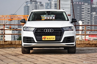 2018款奥迪Q7 3.0T自动45TFSI S line运动型