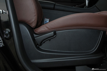 2017款宝骏560 1.5T DCT尊享型