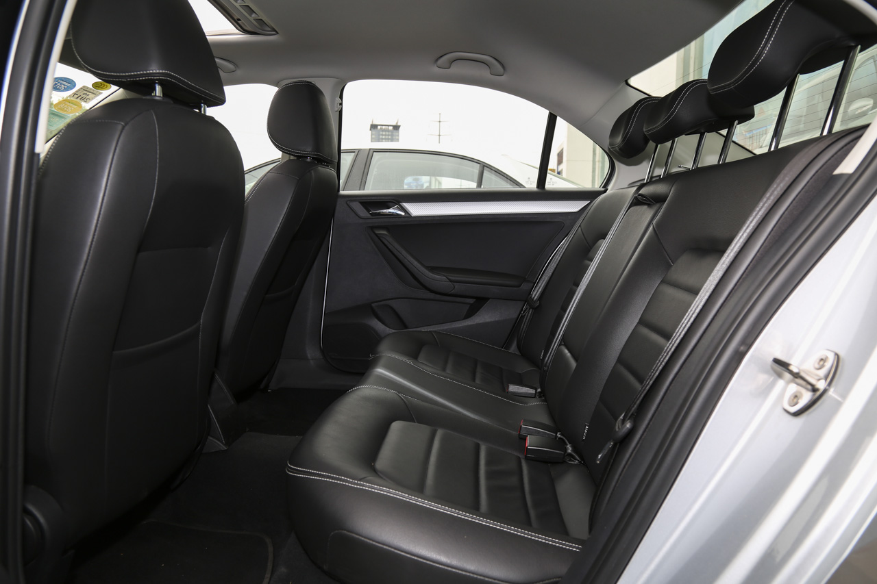 2015款捷达1.6L自动豪华型 闪光银