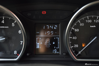 2015款众泰T600 1.5T手动尊贵型 典雅金