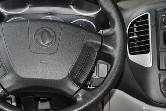 2017款菱智V3 1.5L手动5座特惠版