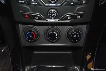 2018款陆风X8 1.8T手动汽油4X4豪华型