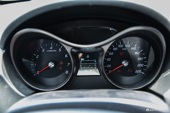 2015款海马S5 1.5T手动智能豪华型运动版