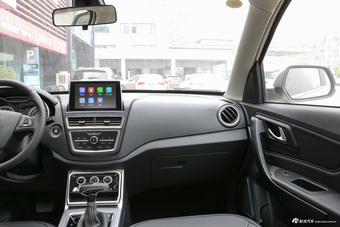  2019款奔腾X40 1.6L自动豪华型