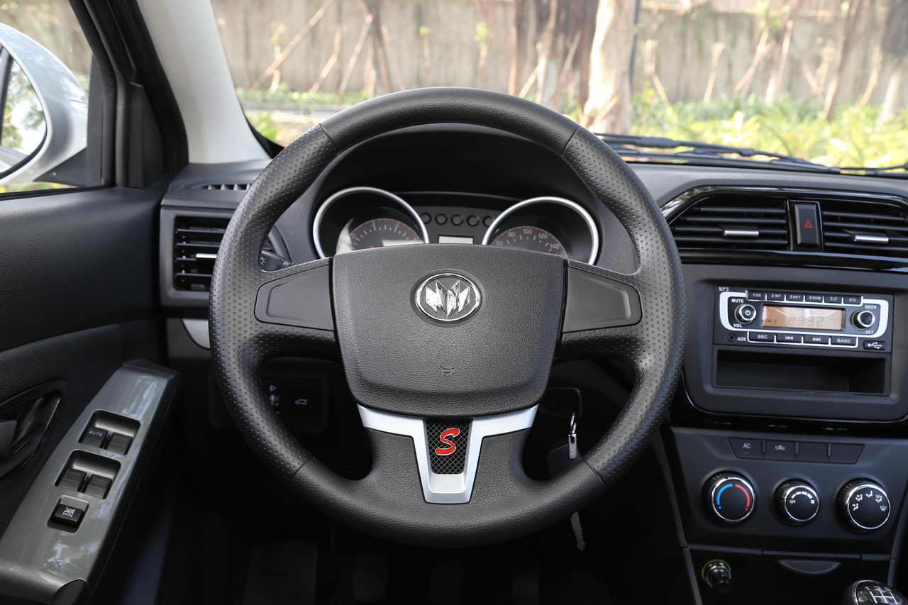 2017款启腾V60 1.5L手动舒适型