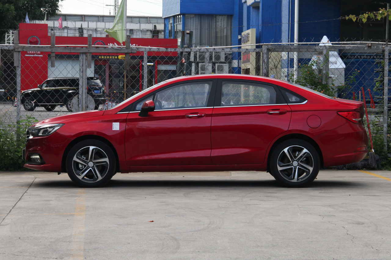 2018款北汽绅宝D50 1.5L CVT尊贵智联版