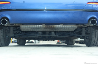 2017款宝马1系120i自动设计套装型 