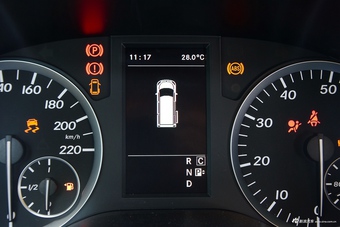 2016款奔驰威霆2.0T自动精英版 太空银