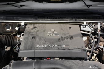2016款帕杰罗三门版3.8L V6 GLS中东版