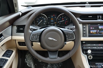 2017款捷豹XFL 2.0T自动200PS精英版