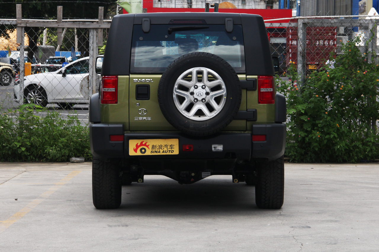 2016款北京BJ40L 2.3T自动两驱尊贵版