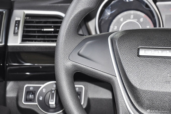 2015款猎豹CS10 2.0T手动卓越版 纽约黑