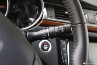 2015款众泰Z500 1.5T 手动尊贵型