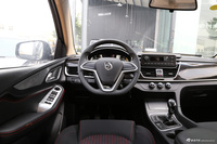 2017款宝骏560 1.5T 手动舒适型7座 