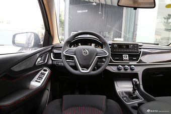 2017款宝骏560 1.5T 手动舒适型7座 
