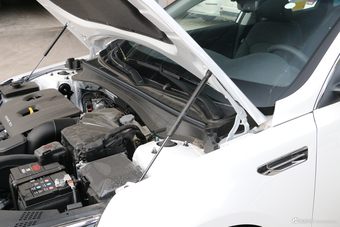 2017款起亚K5 2.0L自动15周年特别版LUX