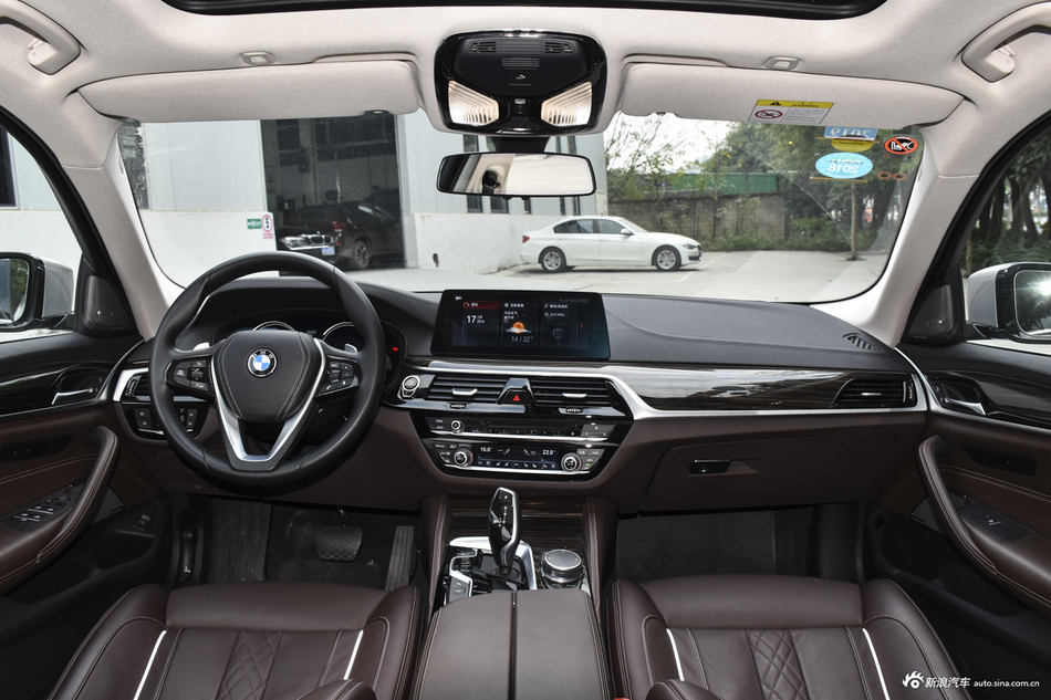 2018款宝马5系改款2.0T自动530Li尊享型豪华套装