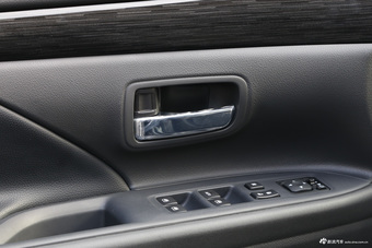 2016款欧蓝德2.4L自动四驱尊贵版7座