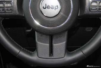 2015款牧马人3.0L自动四门舒享版Sahara