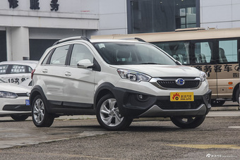 2016款昌河Q25 1.5L手动乐趣版 炫酷白