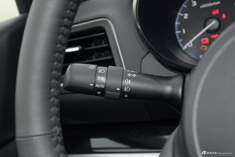 2017款力狮 2.5L自动全驱荣耀版 EyeSight