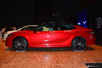 2018款凯美瑞2.5L 运动版