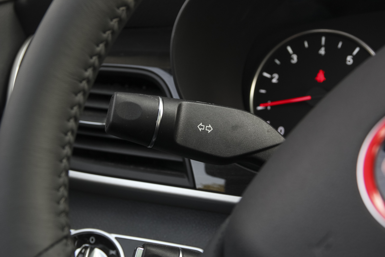 2017款比亚迪宋MAX 1.5T自动互联尊贵型 