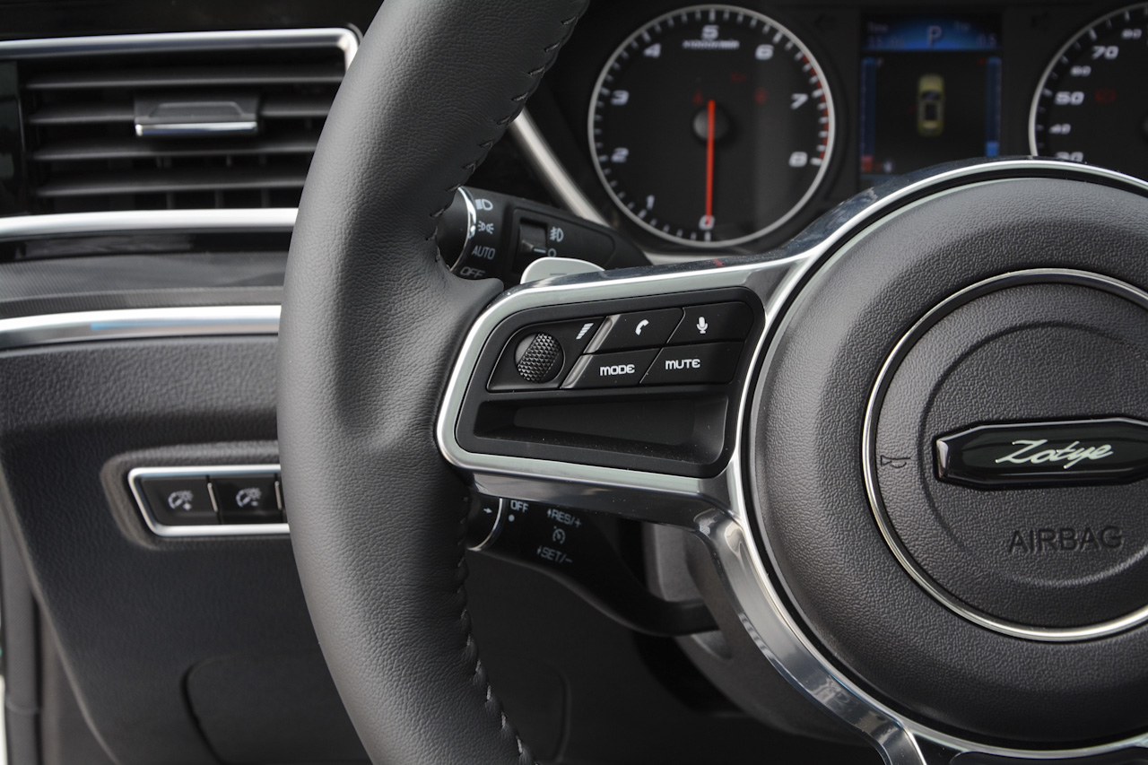  2018款众泰T800 2.0T自动尊享智联型7座