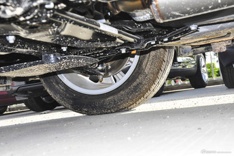 2016款DS 6 1.6T雅致版THP160 野熔岩