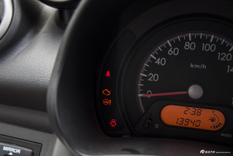 2013款奥拓1.0L手动豪华型 海沙蓝