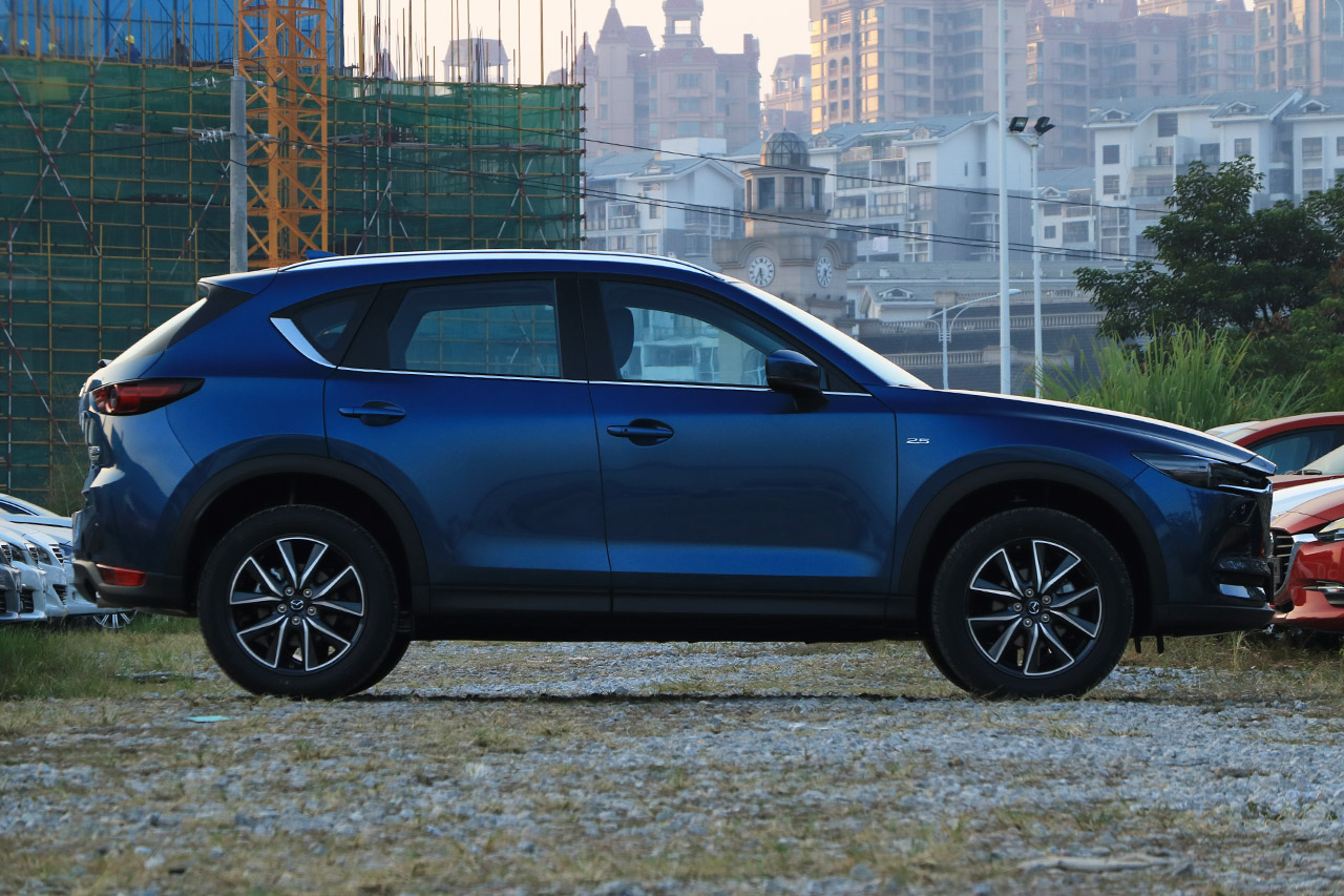2017款马自达CX-5 2.5L自动两驱智尊型