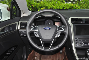 2013款蒙迪欧2.0T自动200豪华型