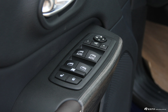 2016款自由光2.4L自动75周年致敬版