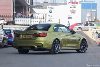 2017款宝马M4自动双门轿跑车