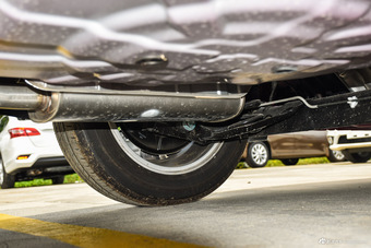 2016款蓝鸟 1.6L自动炫酷版 烈焰红