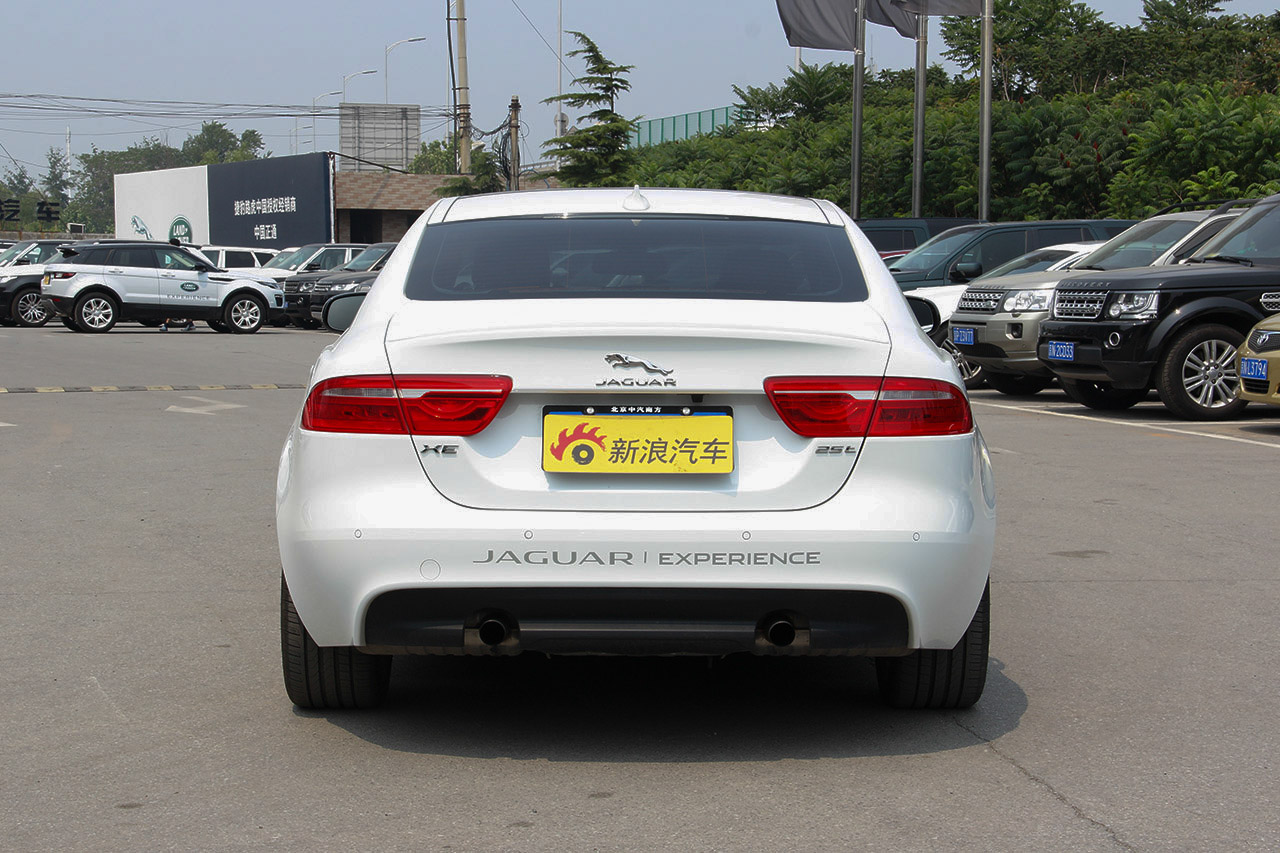 2015款捷豹XE R-SPORT 2.0T自动i4 Ti (240PS)