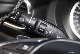 2017款英菲尼迪QX30 1.6T自动两驱时尚版