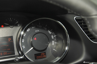 2016款标致3008 1.6THP自动潮流版