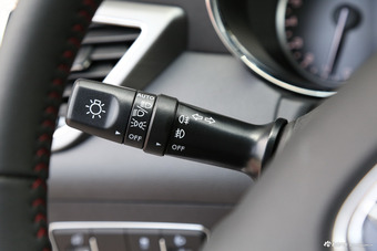 2017款长安CS75尚酷版 1.5T自动锋锐型