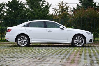2017款奥迪A4L 2.0T自动40TFSI风尚型