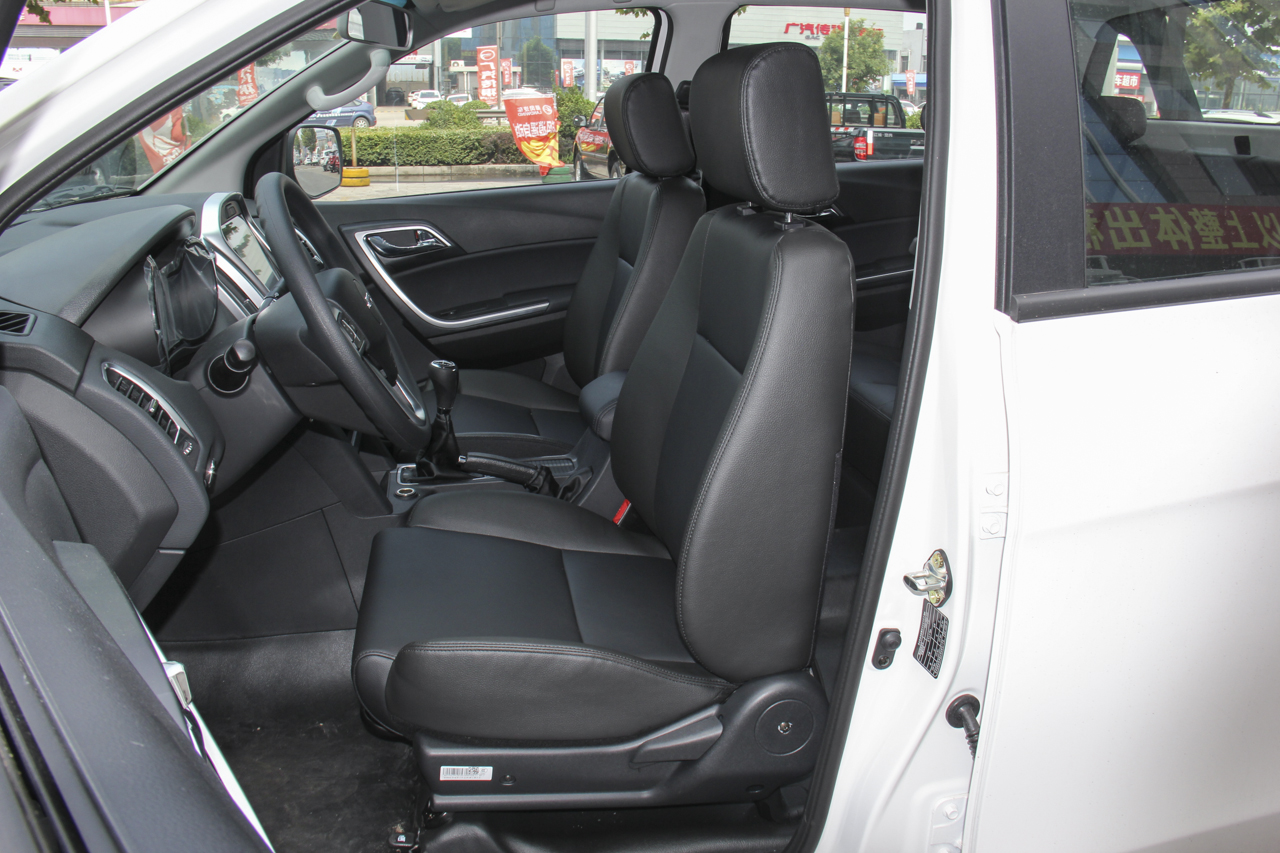 2017款域虎7 2.4T手动柴油两驱豪华版JX4D24A5L