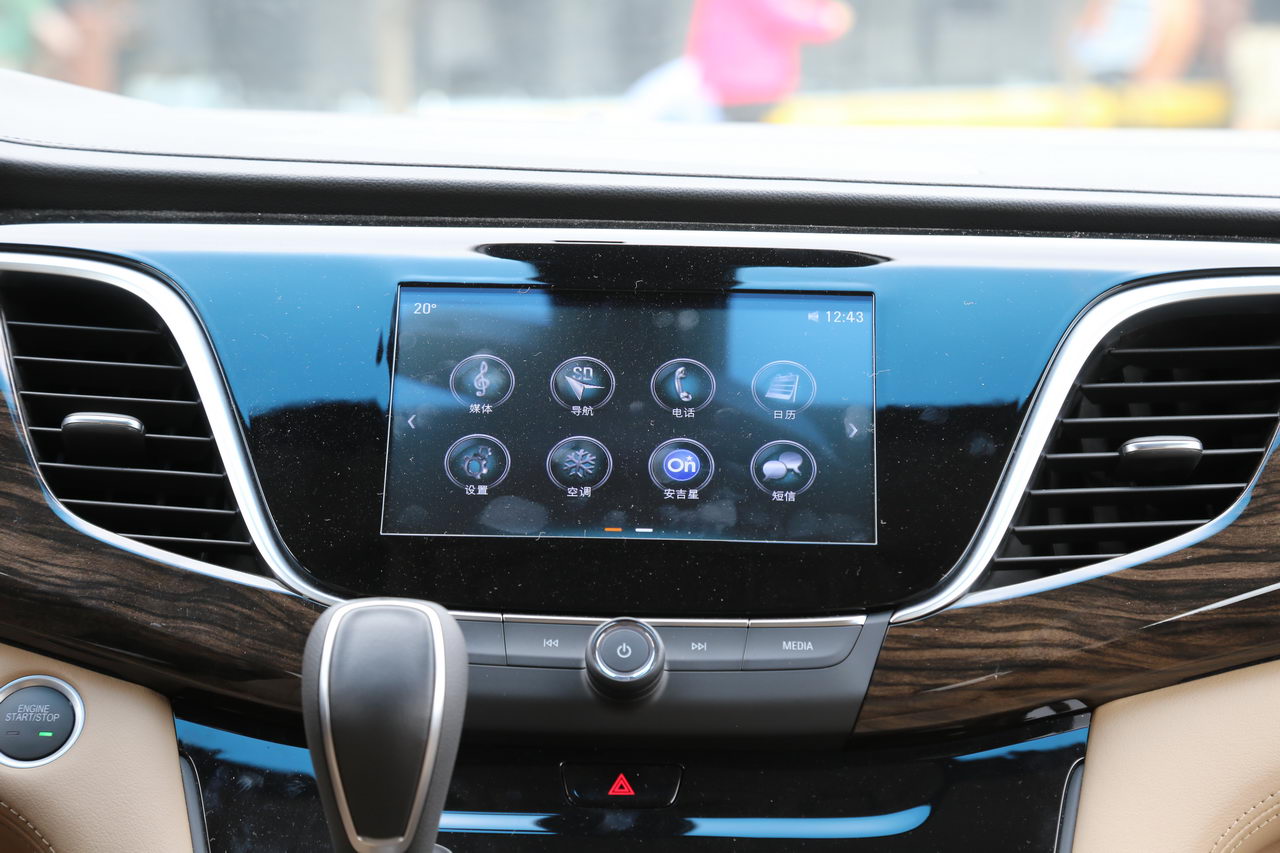 2017款GL8 2.0T自动旗舰版